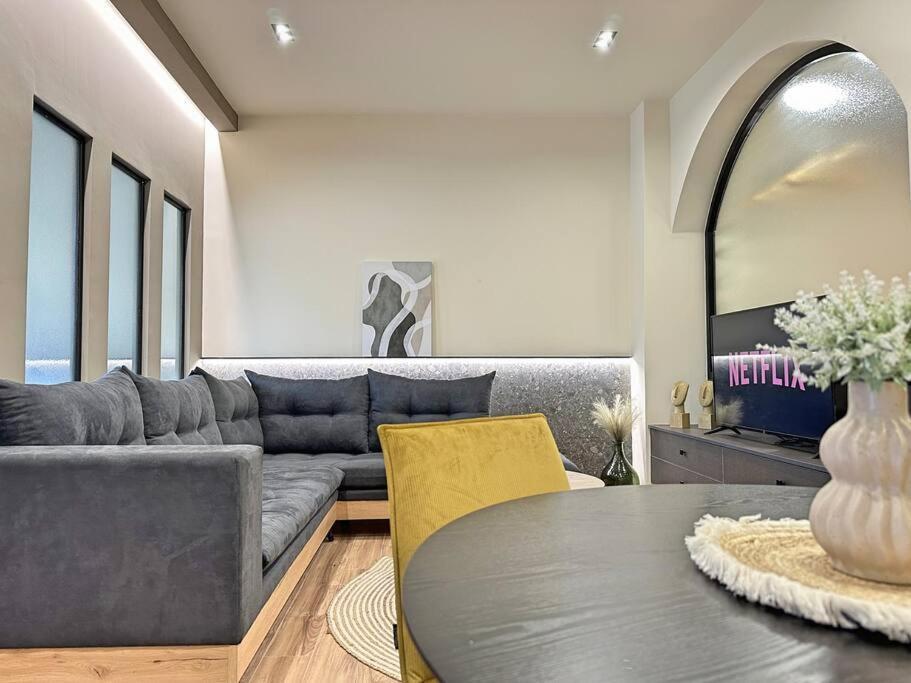 Oasis Luxury Apartments Erétria Buitenkant foto