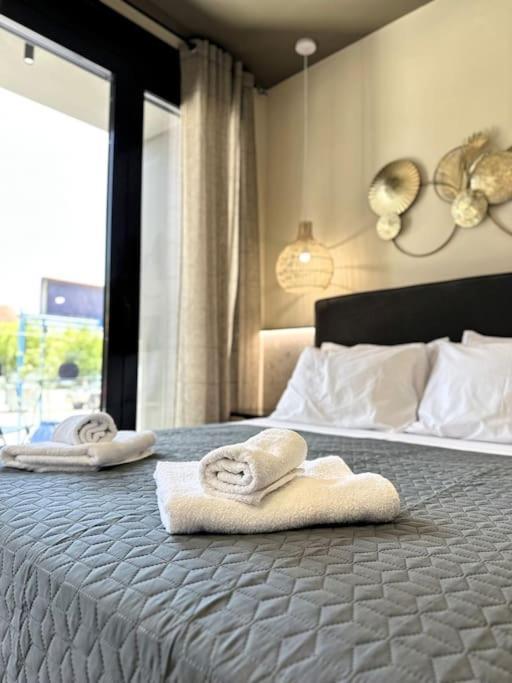 Oasis Luxury Apartments Erétria Buitenkant foto